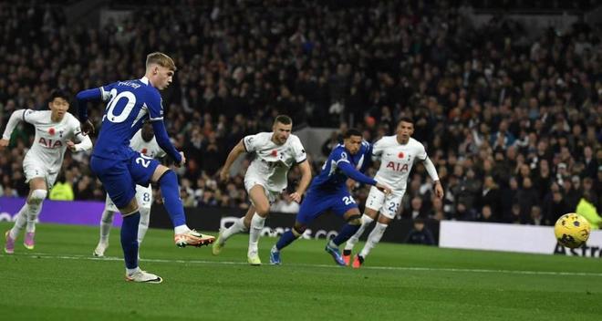 都体：阿切尔比、德弗赖和达米安将在赛季末合同到期后离队（都体：阿切尔比、德弗赖、达米安合同季末到期，届时将离队）