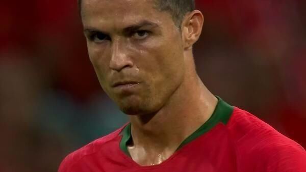 意大利队防守依旧稳固（意大利后防依然稳健）