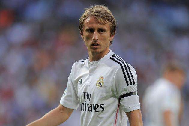 欧文突破防守造成杀伤球成功（欧文强突撕裂防线造犯规并完成得分）