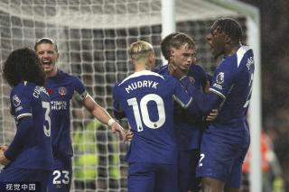 那不勒斯官方：洛博特卡在意杯赛前热身时左腿后胫肌拉伤（那不勒斯官方通报：洛博特卡在意杯赛前热身时左腿后胫肌拉伤）